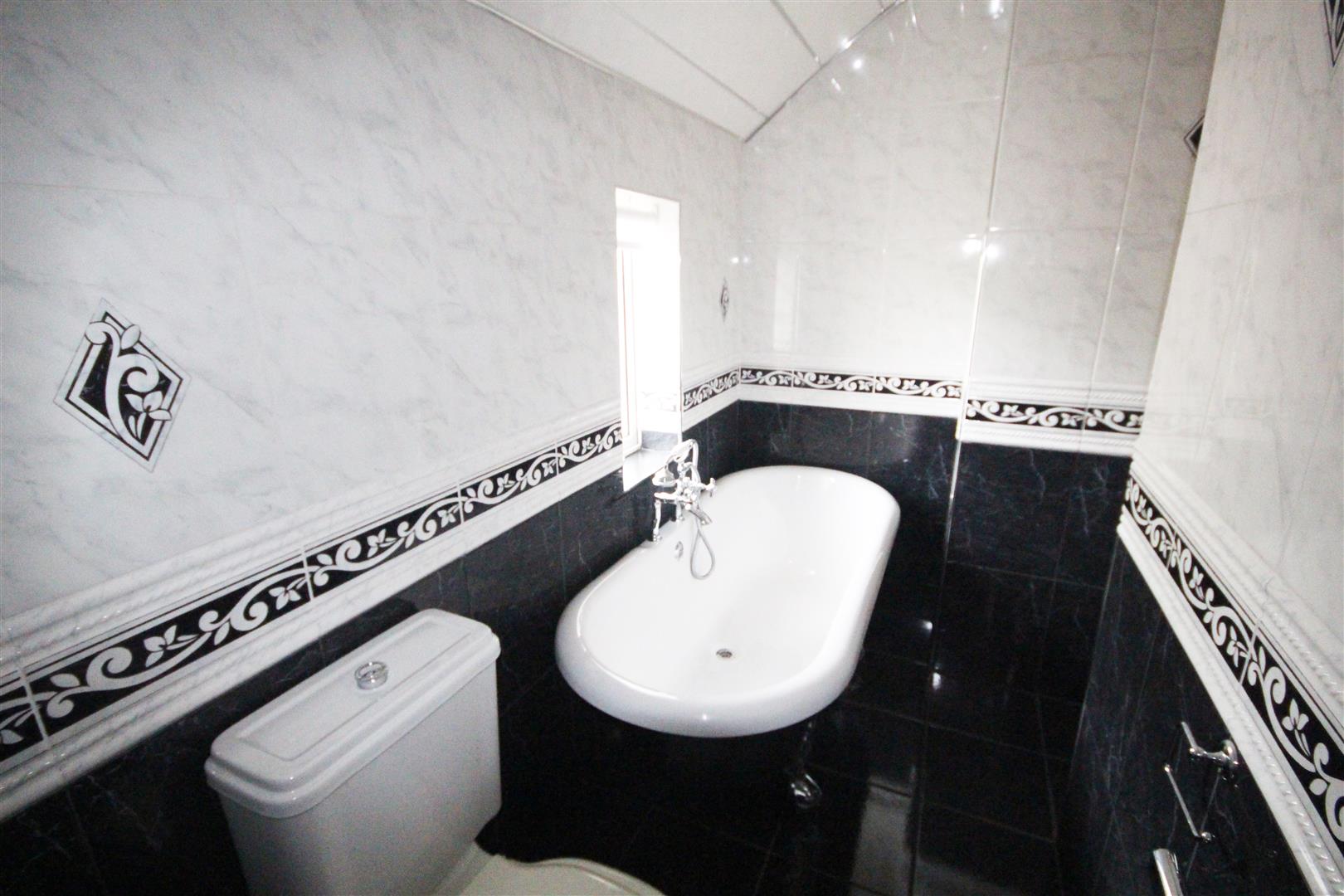 4 bedroom detached house SSTC in Foulridge, Colne - IMG_9143.jpg